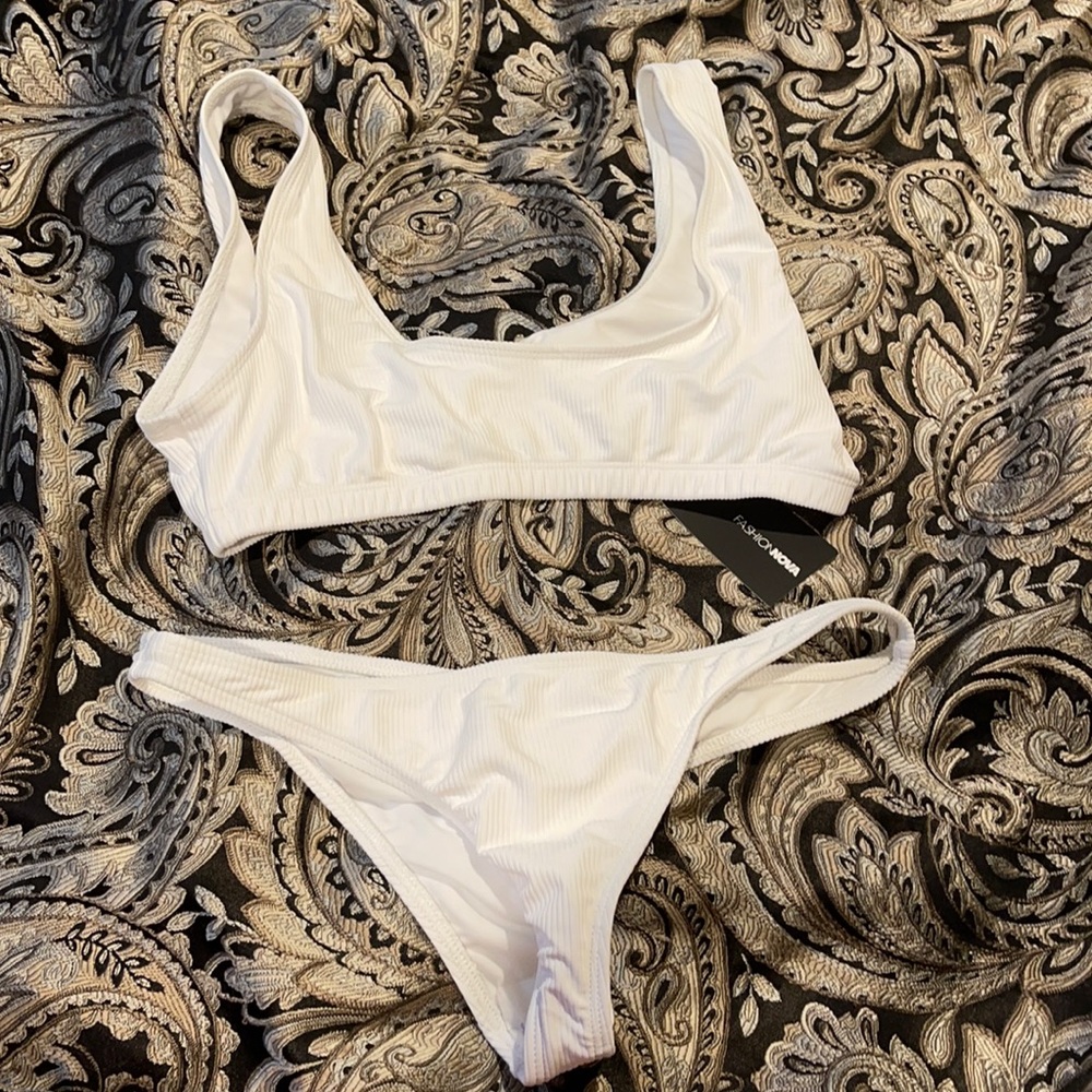 Fashionnova white model material bikini set size L